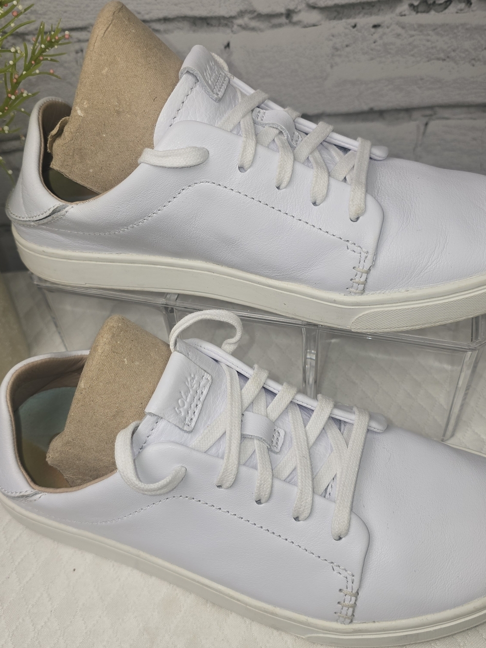 OLUKAI PEHUEA LI'LLI WOMESN SNEAKERS WHITE LEATHER CONVERTABLE HEEL SIZE 7 EUC - Picture 2 of 12